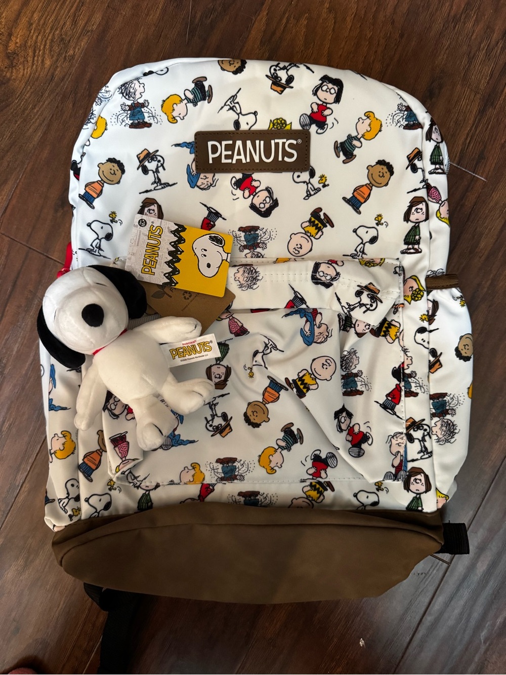 🚨 Peanuts White Character Backpack with Multicolor Print.& SNOOPY PURSE CHARM